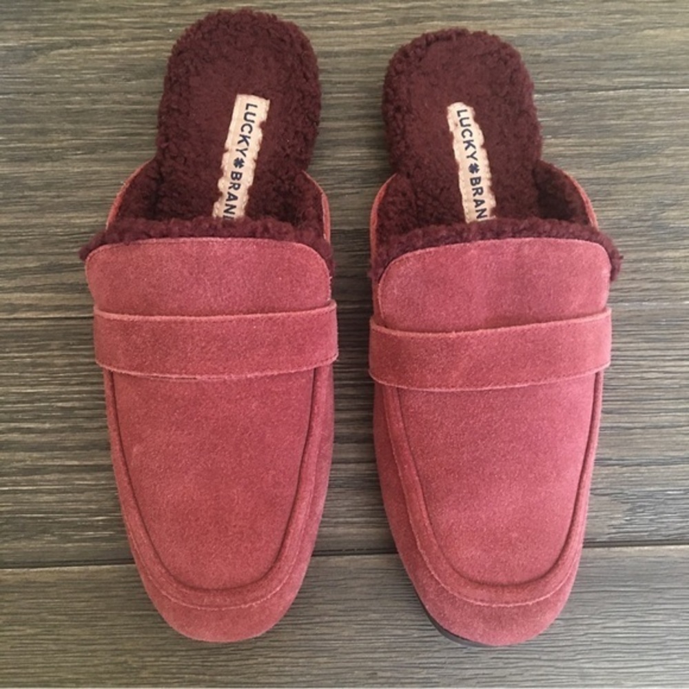 Lucky Brand Caydim Faux Suede Burgundy Flat Mules with Faux Fur size 7.5 M (38)